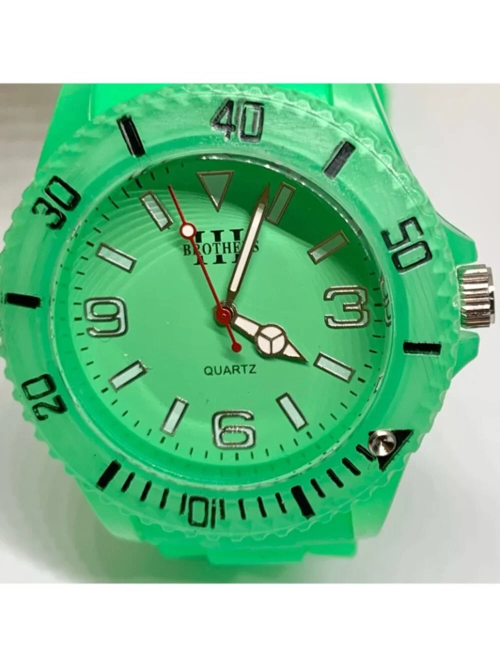 Brothers Quartz analog watch 43mm rotating bezel green silicone band running
